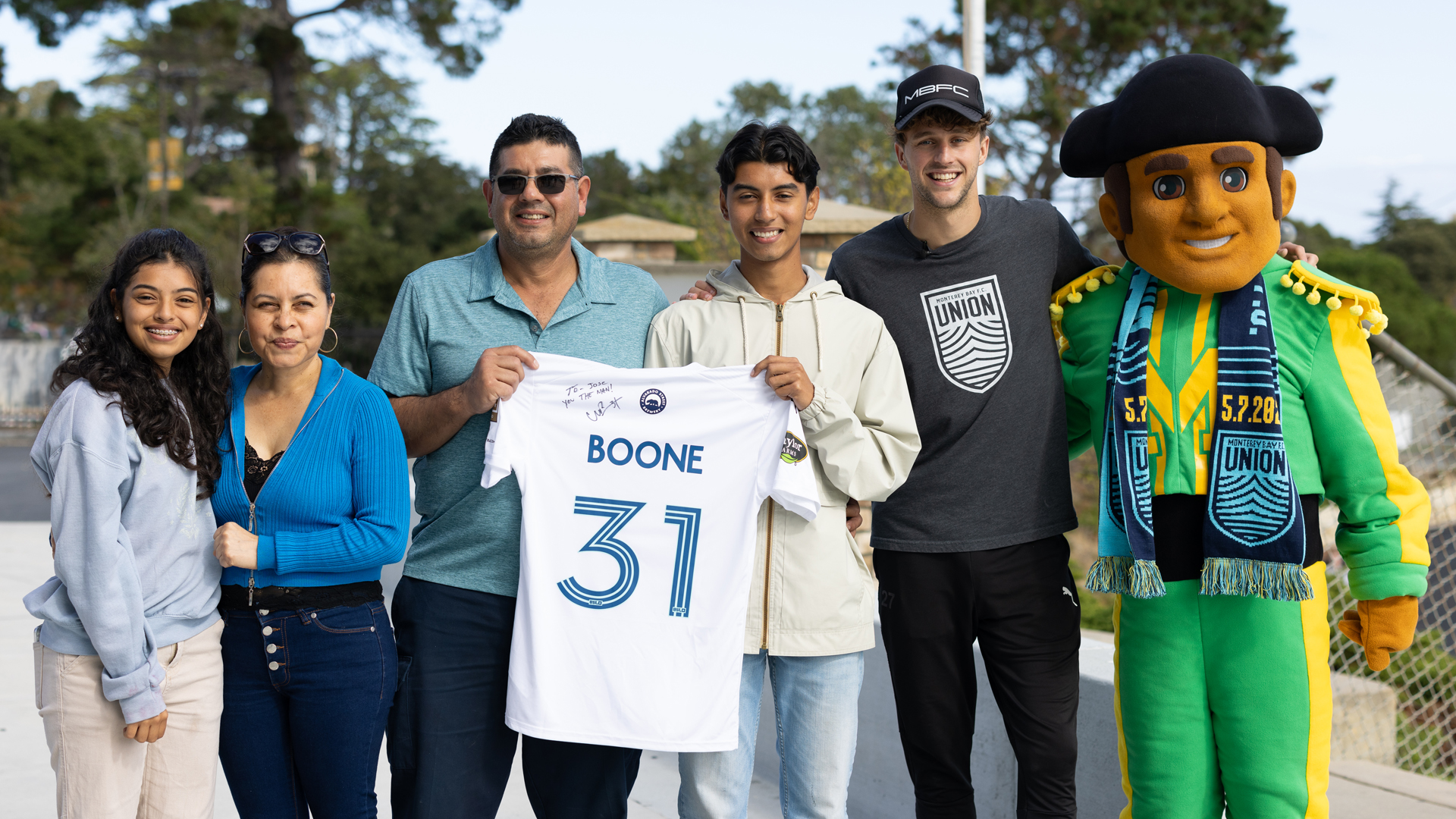 PRIDE T-shirt 2023 - Everyone Deserves a Home – Minnesota Aurora FC